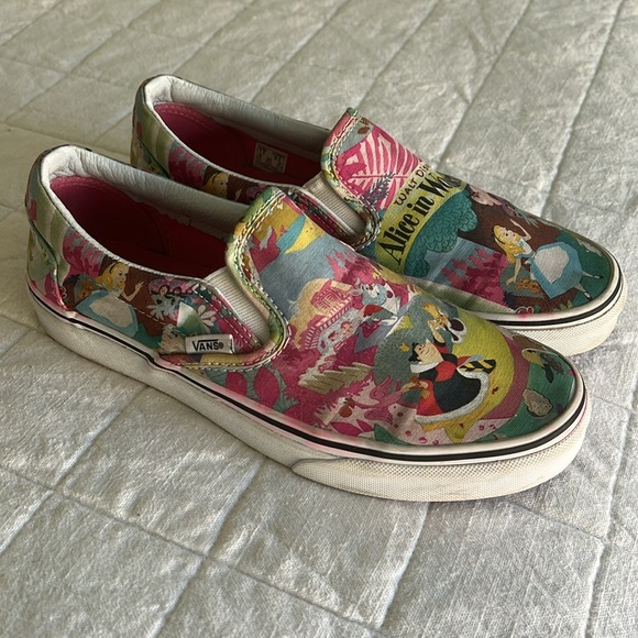 Alice in Wonderland Vans - Picture 4 of 4